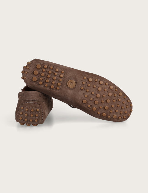 Mocassini in camoscio con suola a gommini