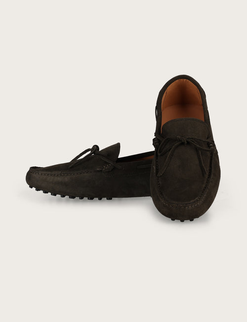 Mocassini in camoscio con suola a gommini