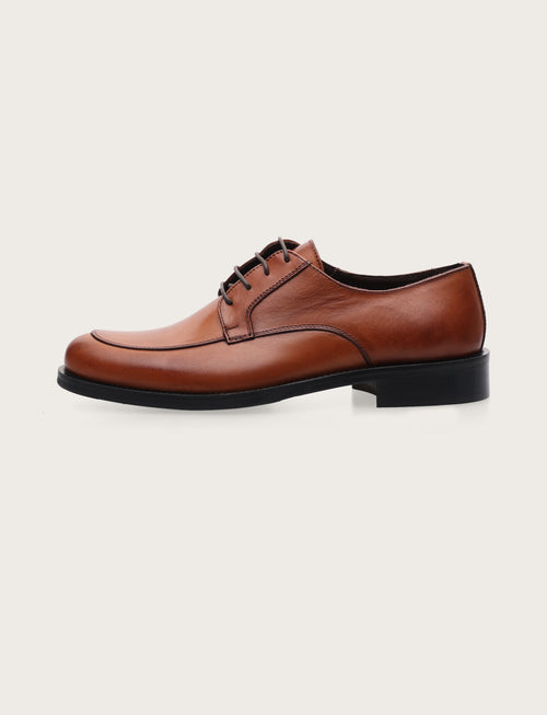 Derby in pelle con tacco in cuoio