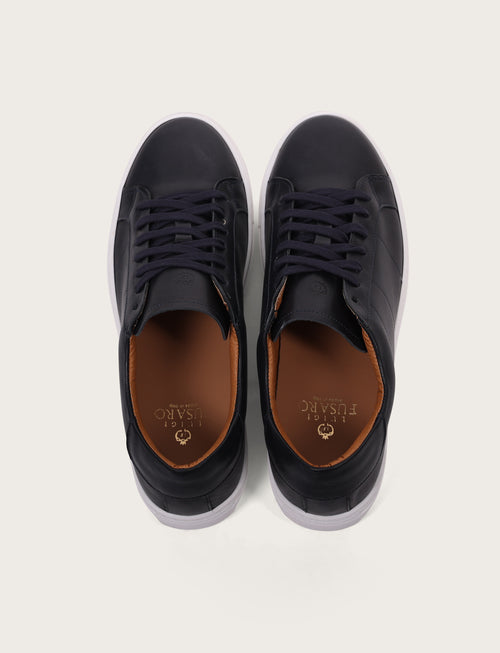 Sneakers in pelle con cuciture