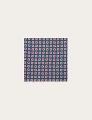 Pochette in seta blu con micro fantasia geometrica