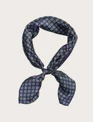 Foulard in seta blu con micro fantasia geometrica