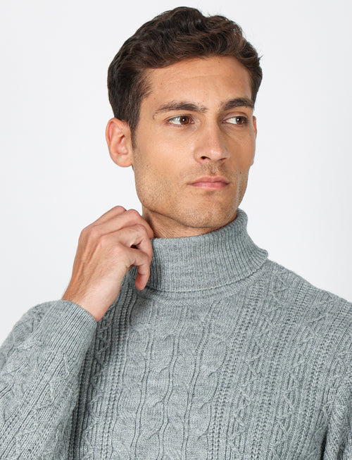 Maglia collo alto a trecce in misto lana
