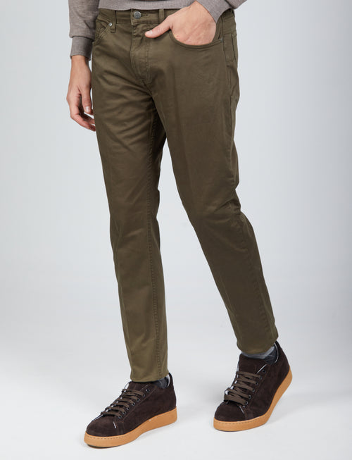 Pantaloni cinque tasche in cotone raso