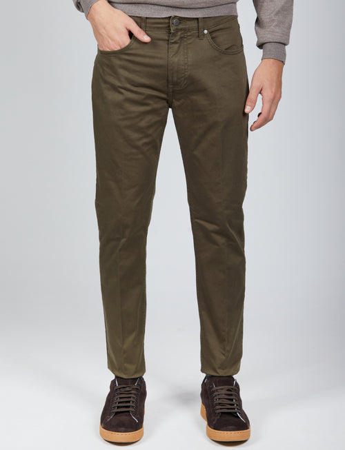 Pantaloni cinque tasche in cotone raso