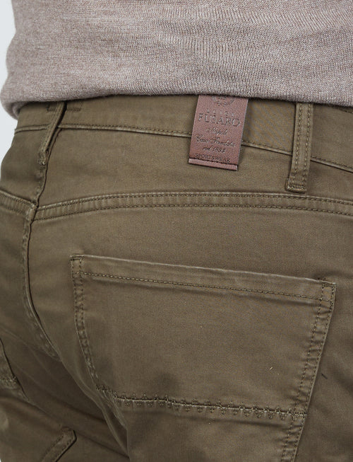 Pantaloni cinque tasche in cotone raso