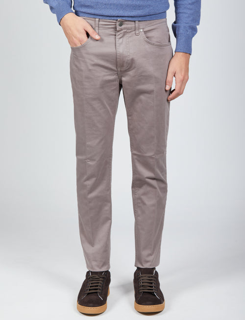Pantaloni cinque tasche in cotone raso