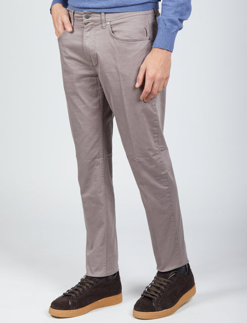 Pantaloni cinque tasche in cotone raso