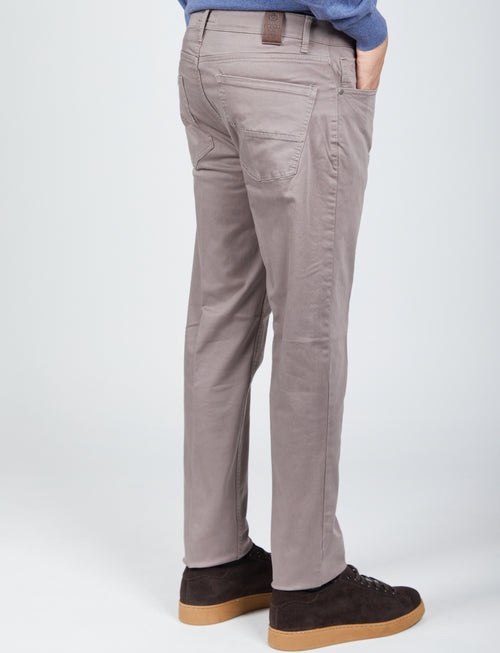 Pantaloni cinque tasche in cotone raso