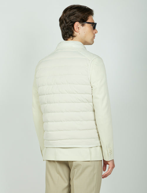 Gilet tecnico con dettagli in alcantara