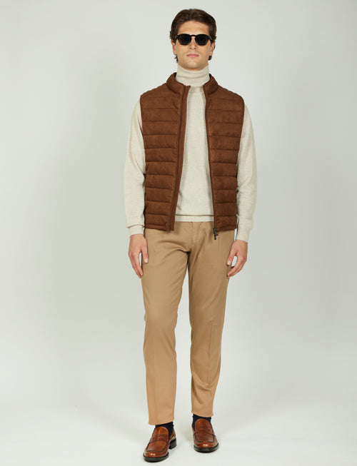 Gilet tecnico con dettagli in alcantara