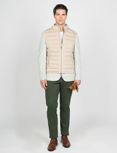 Gilet tecnico con dettagli in alcantara