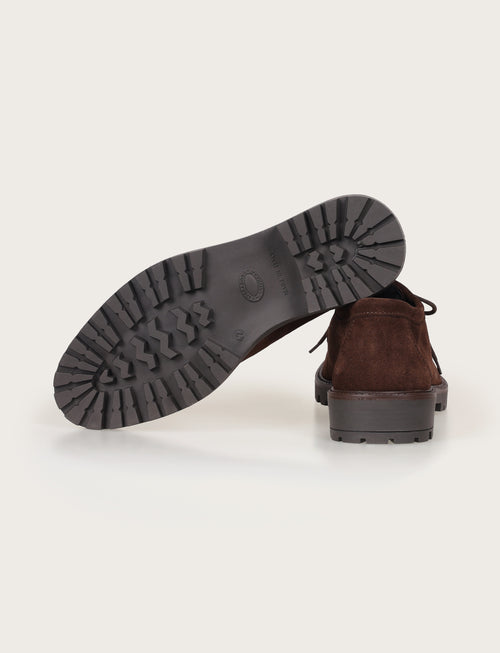 Scarpe stringate in camoscio con suola carrarmato