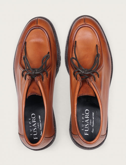 Scarpe stringate in pelle con suola carrarmato