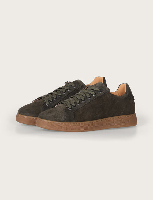 Sneakers in camoscio con suola in gomma