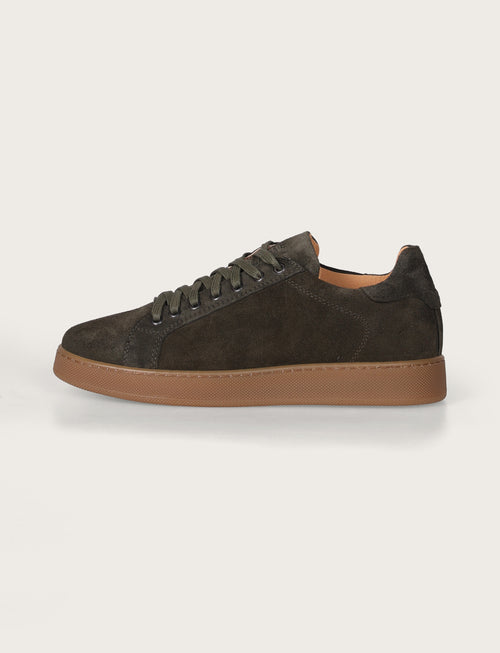 Sneakers in camoscio con suola in gomma
