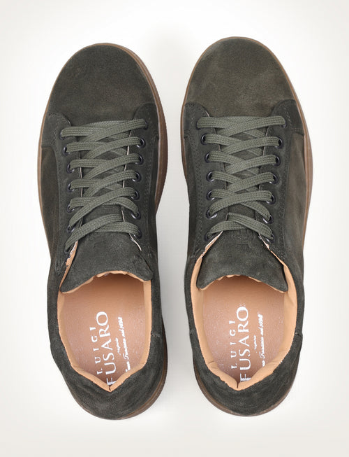 Sneakers in camoscio con suola in gomma