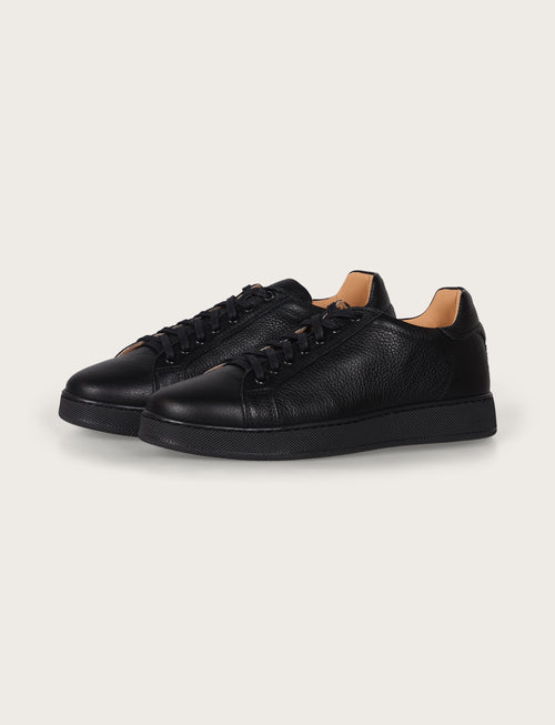 Sneakers in pelle bottalata con suola in gomma
