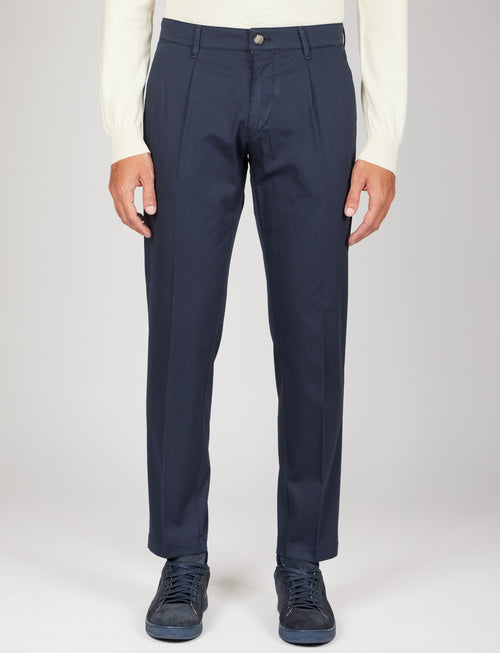 Pantaloni in cotone diagonale con pinces