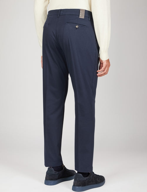 Pantaloni in cotone diagonale con pinces