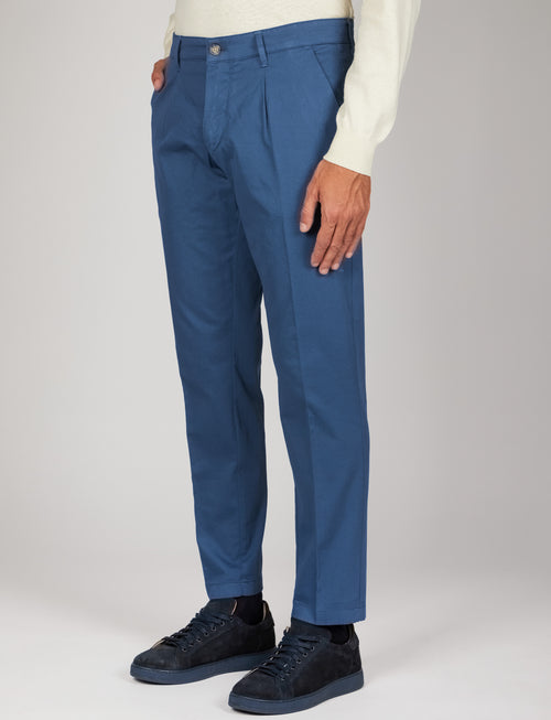 Pantaloni in cotone diagonale con pinces