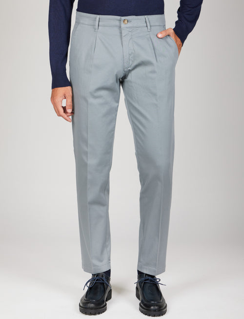 Pantaloni in cotone diagonale con pinces