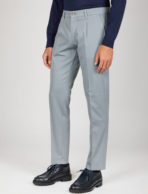 Pantaloni in cotone diagonale con pinces