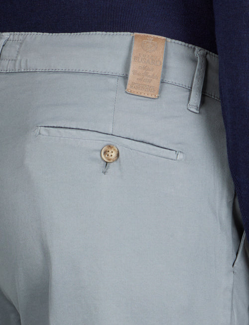 Pantaloni in cotone diagonale con pinces