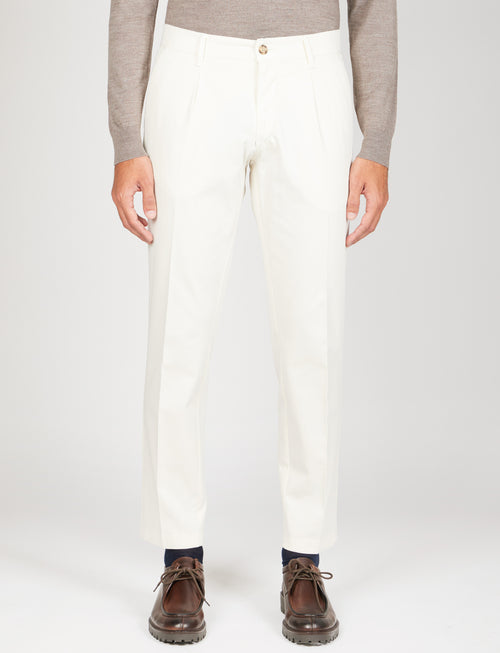 Pantaloni in cotone diagonale con pinces