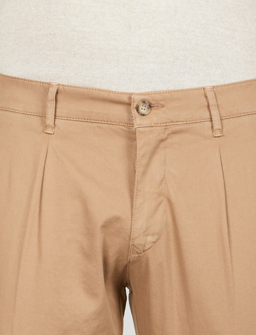 Pantaloni in cotone diagonale con pinces