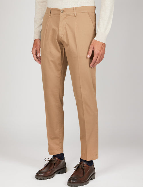Pantaloni in cotone diagonale con pinces