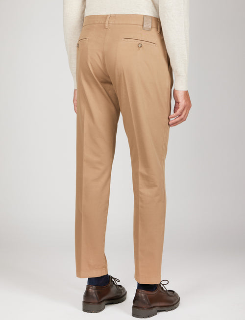 Pantaloni in cotone diagonale con pinces