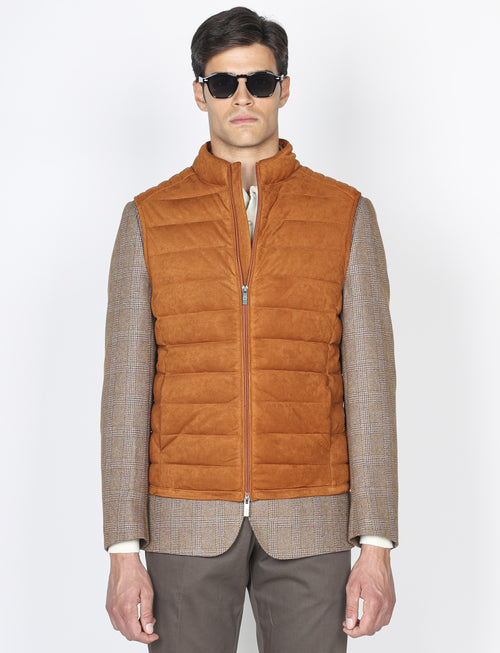 Gilet tecnico con dettagli in alcantara
