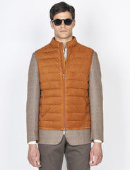 Gilet tecnico con dettagli in alcantara