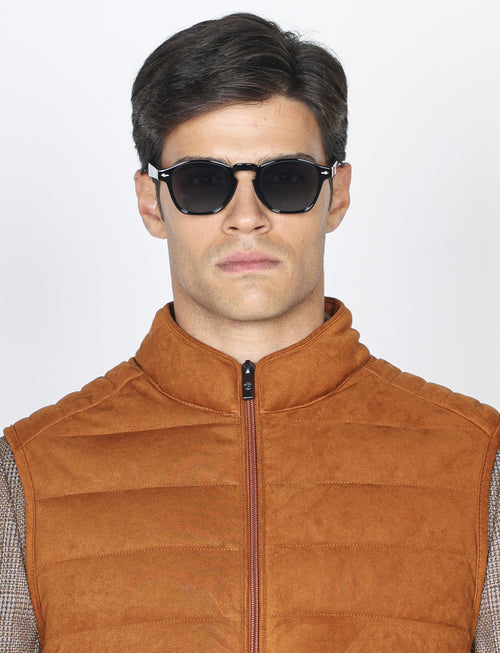 Gilet tecnico con dettagli in alcantara