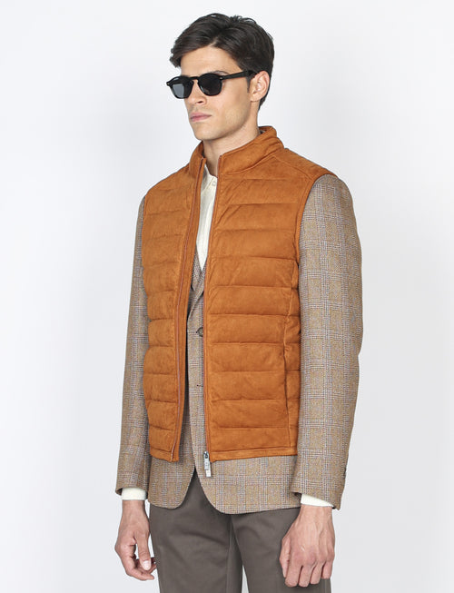 Gilet tecnico con dettagli in alcantara
