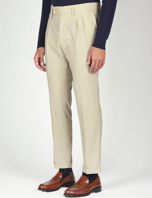 Pantalone tinta unita con pinces in lana