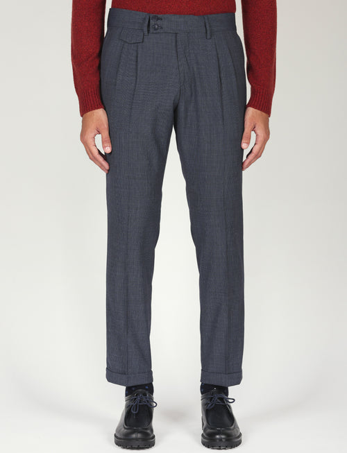 Pantalone tinta unita con pinces in lana