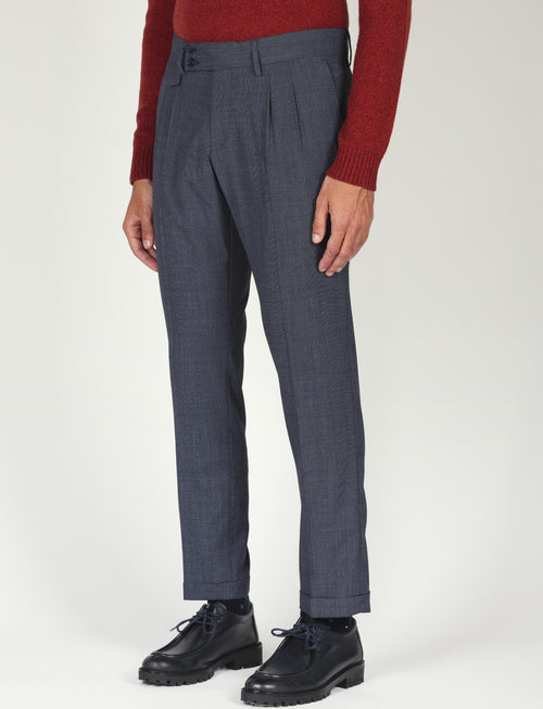 Pantalone tinta unita con pinces in lana