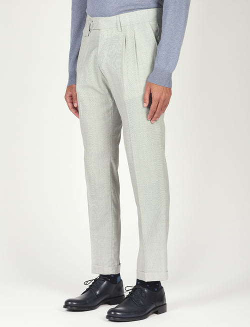 Pantalone tinta unita con pinces in lana