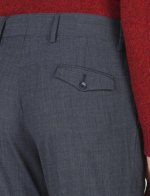 Pantalone tinta unita con pinces in lana