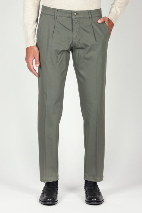 Pantaloni in cotone diagonale con pinces