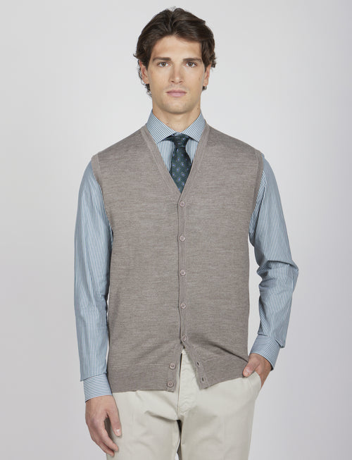 Gilet in lana merinos con bottoni |Colore:Fango