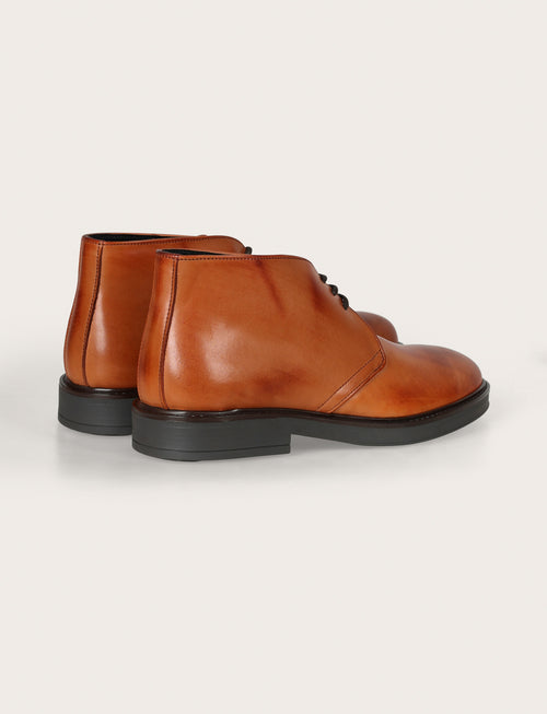 Polacchino in pelle con suola in gomma