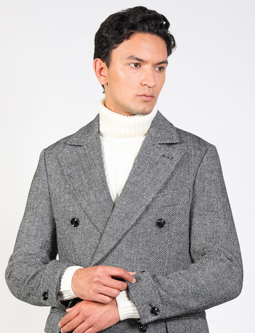 Double-breasted wool coat with herringbone pattern 
