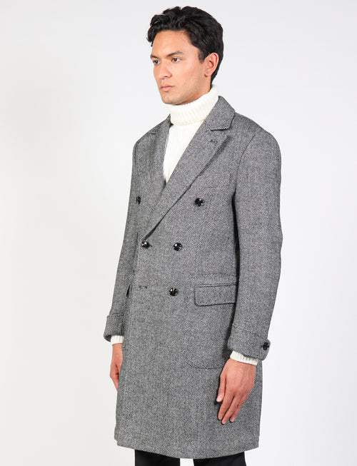 Double-breasted wool coat with herringbone pattern 