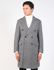 Double-breasted wool coat with herringbone pattern 