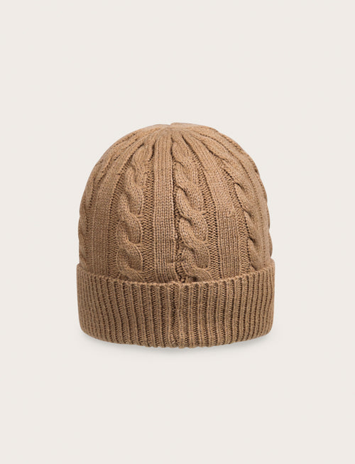 Cappello a trecce in maglia