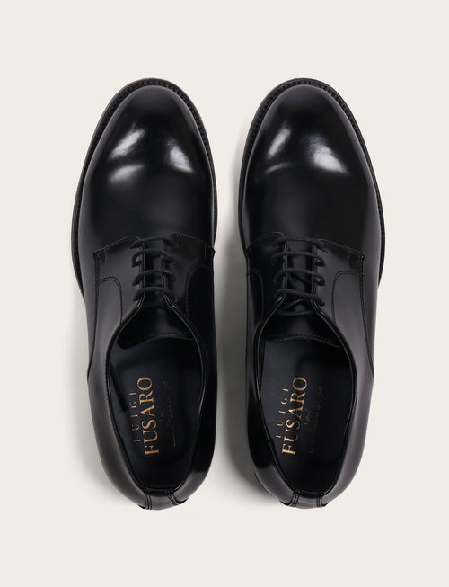 Scarpa stringata liscia in pelle abrasivata