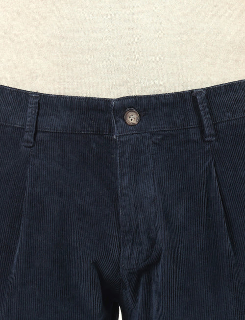 Pantaloni in velluto a coste con pences